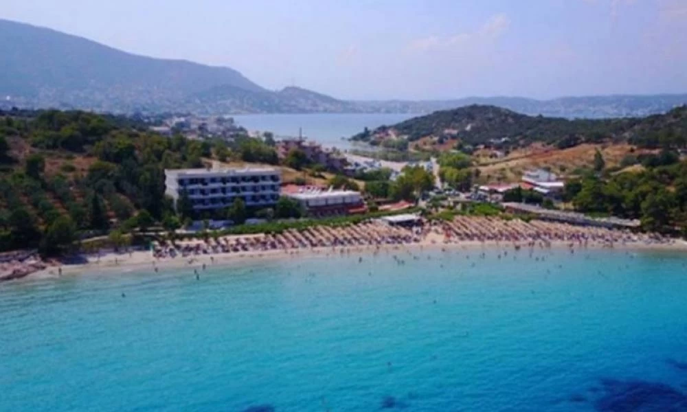 Έκλεισαν την πλαζ "Αυλάκι" στο Πόρτο Ράφτη λόγω συνωστισμού